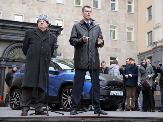 Рогозин предложил приделать Ё-мобилю Жириновского гусеницы и пушку